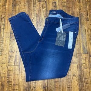 NWT Tahari Plus Size Kelly Mid-Rise Skinny Jeans